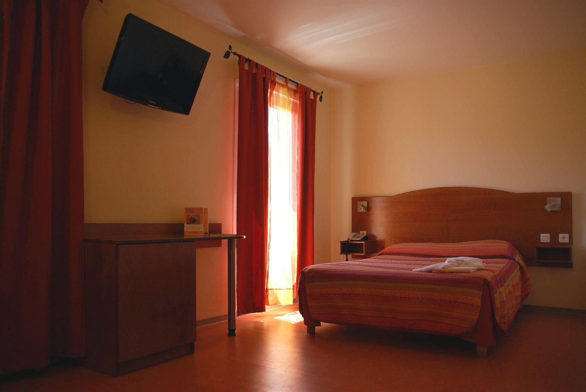 Bédarieux Hotel De L'Orb מראה חיצוני תמונה
